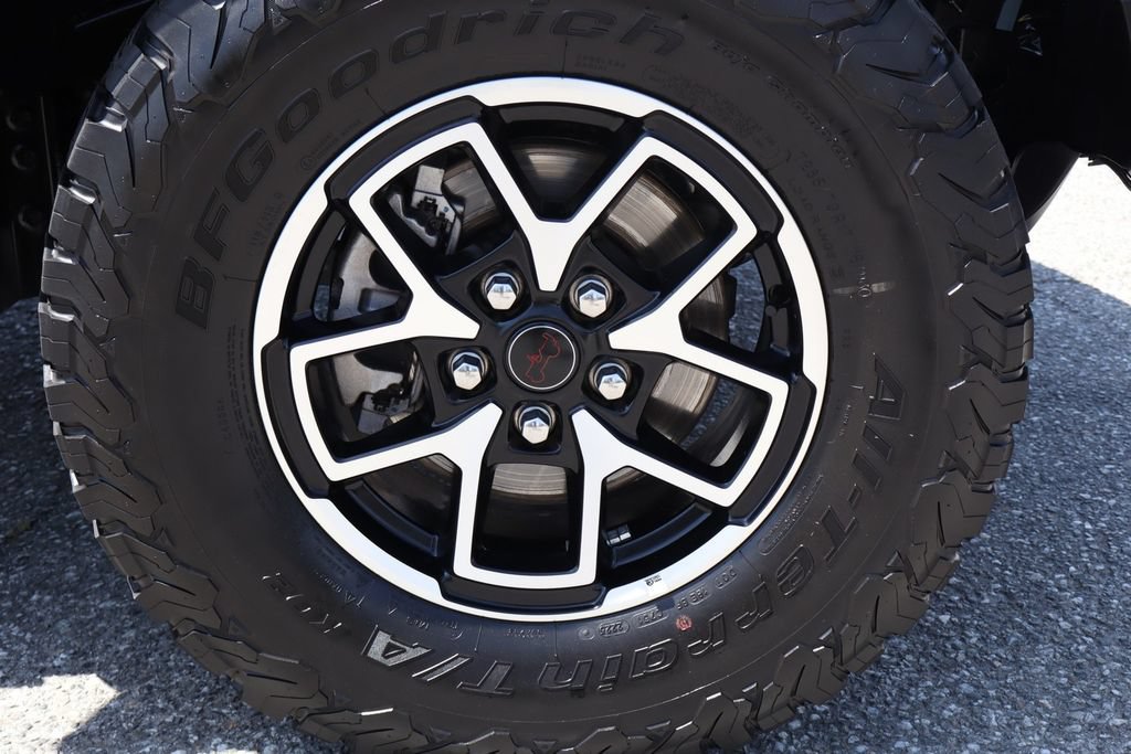 Used 2025 Jeep Wrangler Unlimited Rubicon w/ Convenience Group AWD/4WD image 10