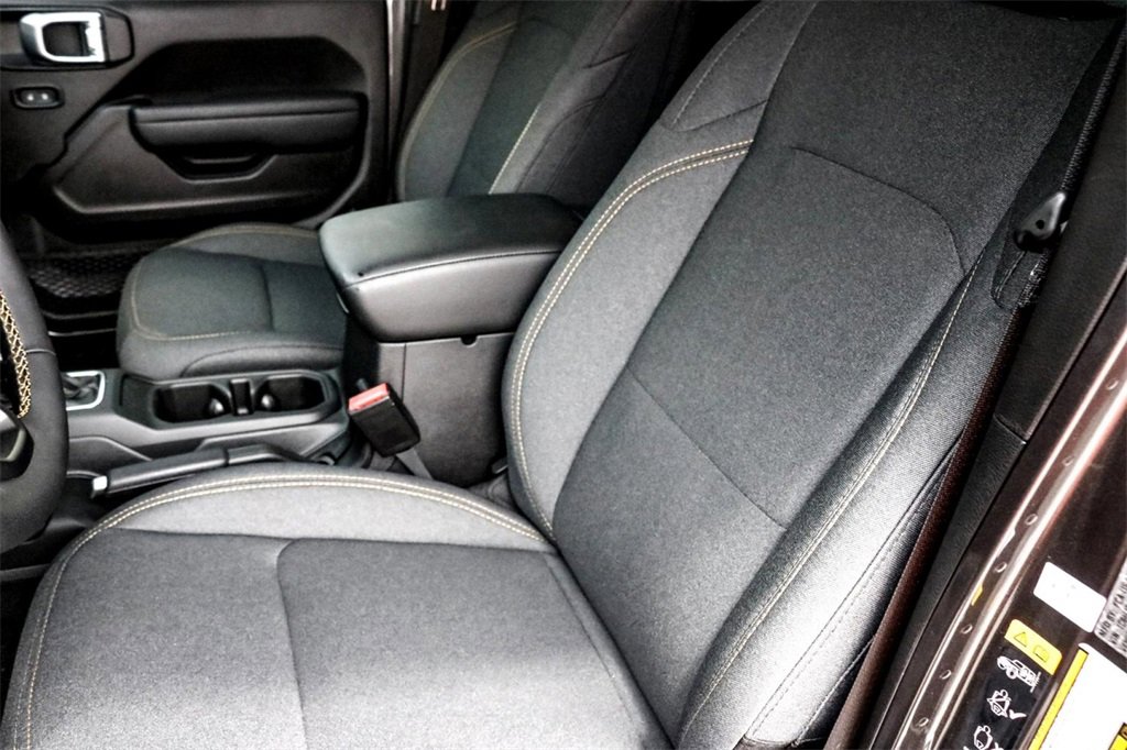 New 2024 Jeep Gladiator Sport image 9