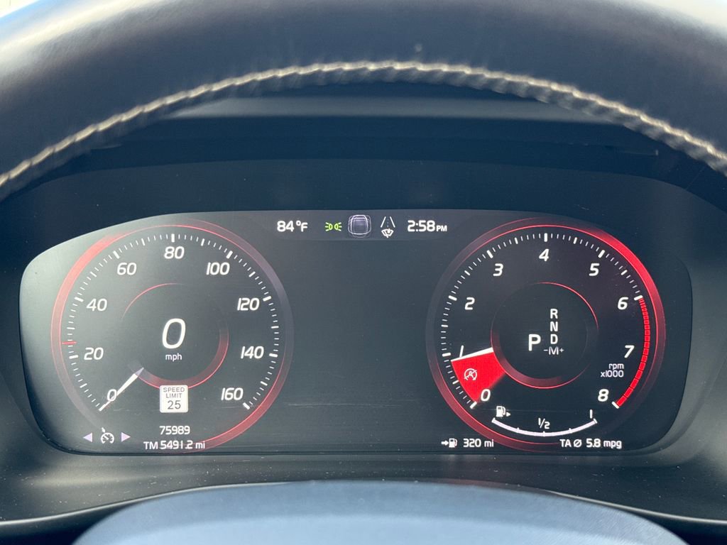 Used 2020 Volvo XC40 T5 R-Design image 17