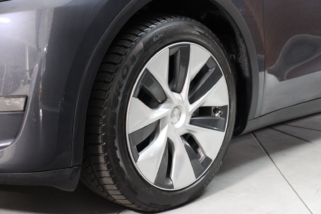 Used 2023 Tesla Model Y Long Range AWD/4WD image 32