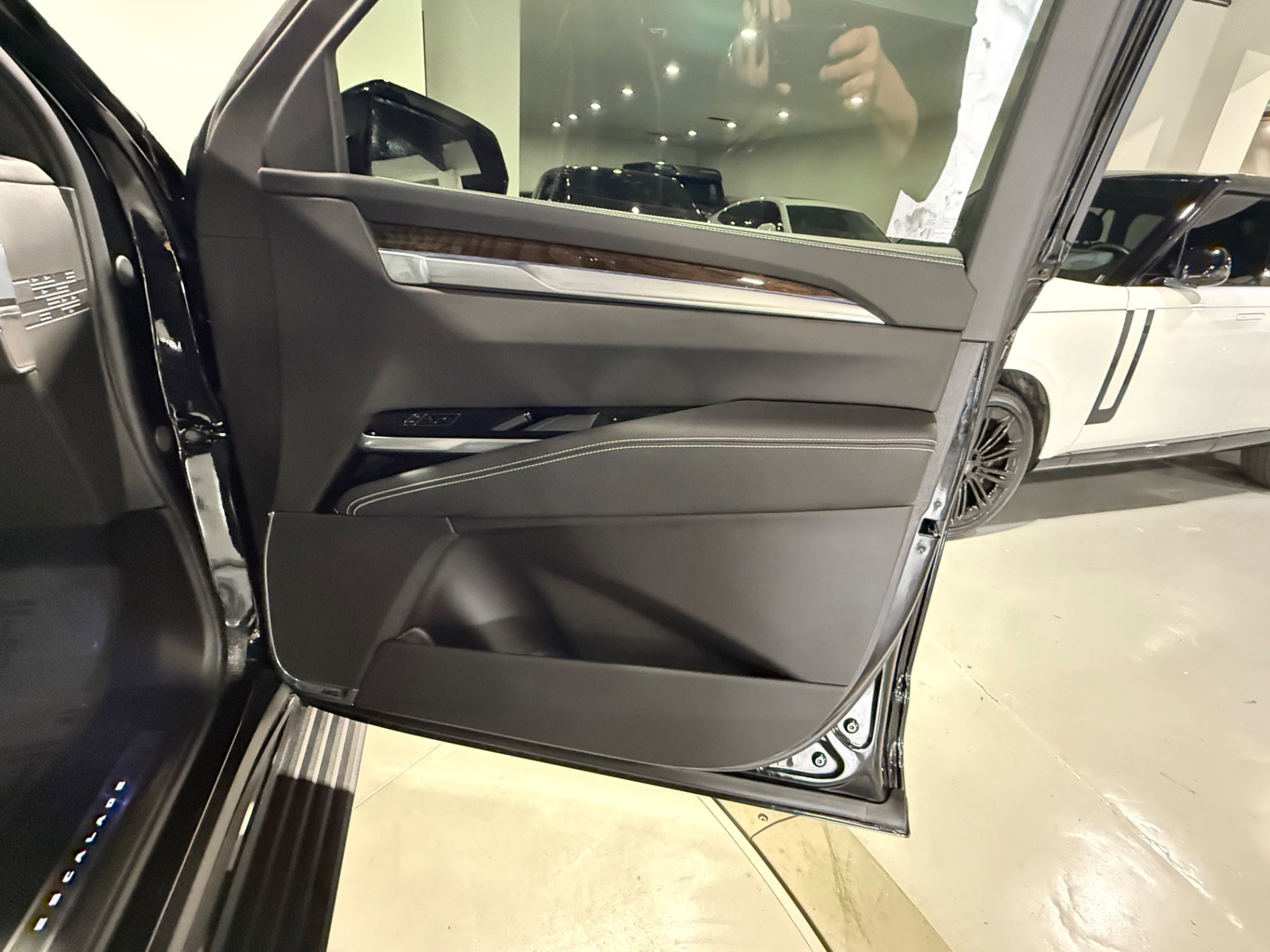 Used 2025 Cadillac Escalade Sport Platinum w/ LPO, ONYX Package image 48