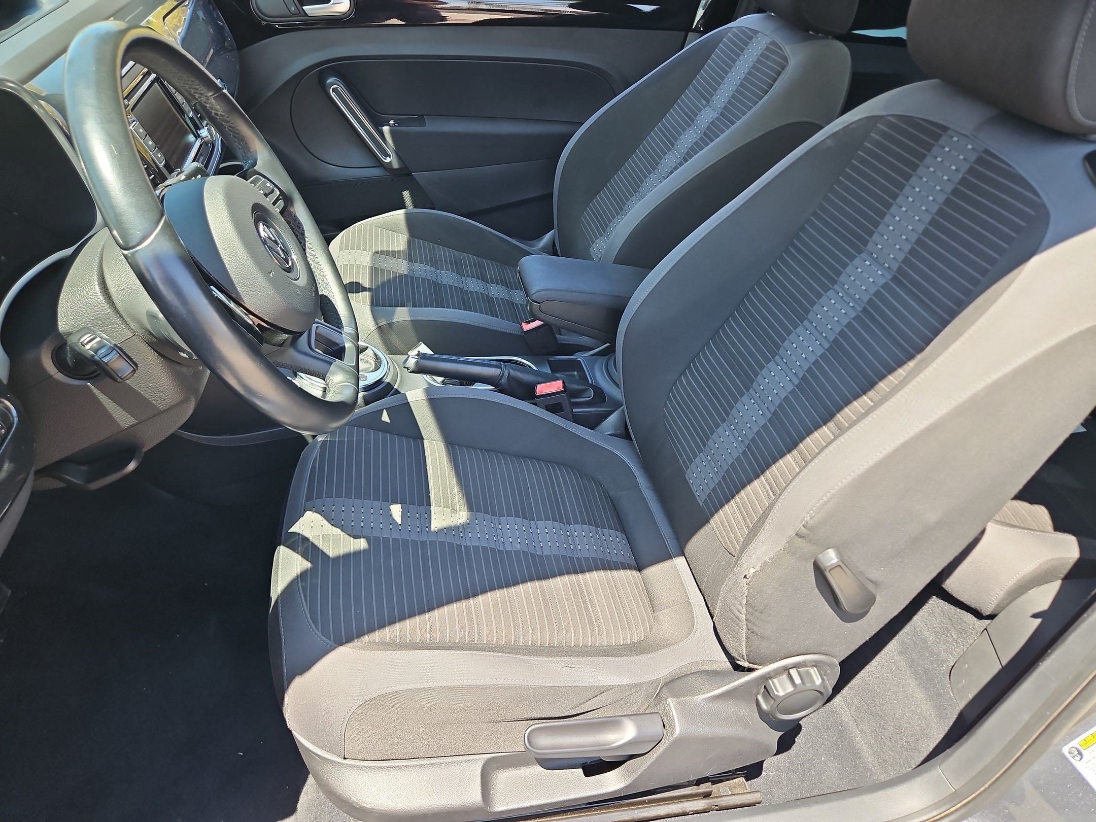 Used 2014 Volkswagen Beetle R-Line FWD image 22