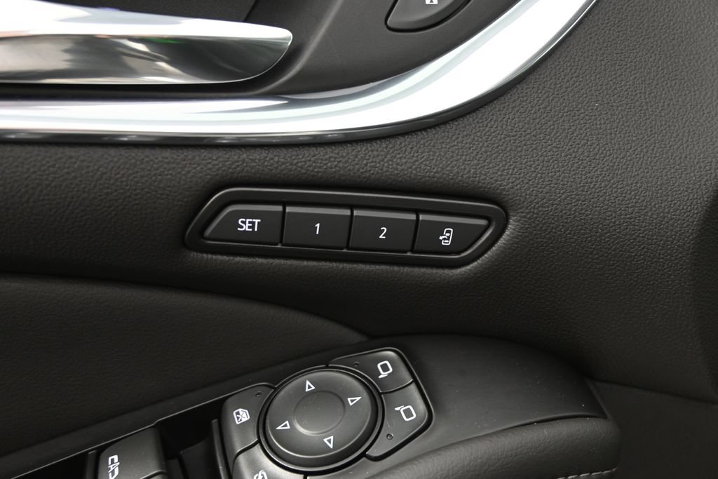 Used 2023 Buick Enclave Avenir w/ LPO, Floor Liner Package AWD/4WD image 21