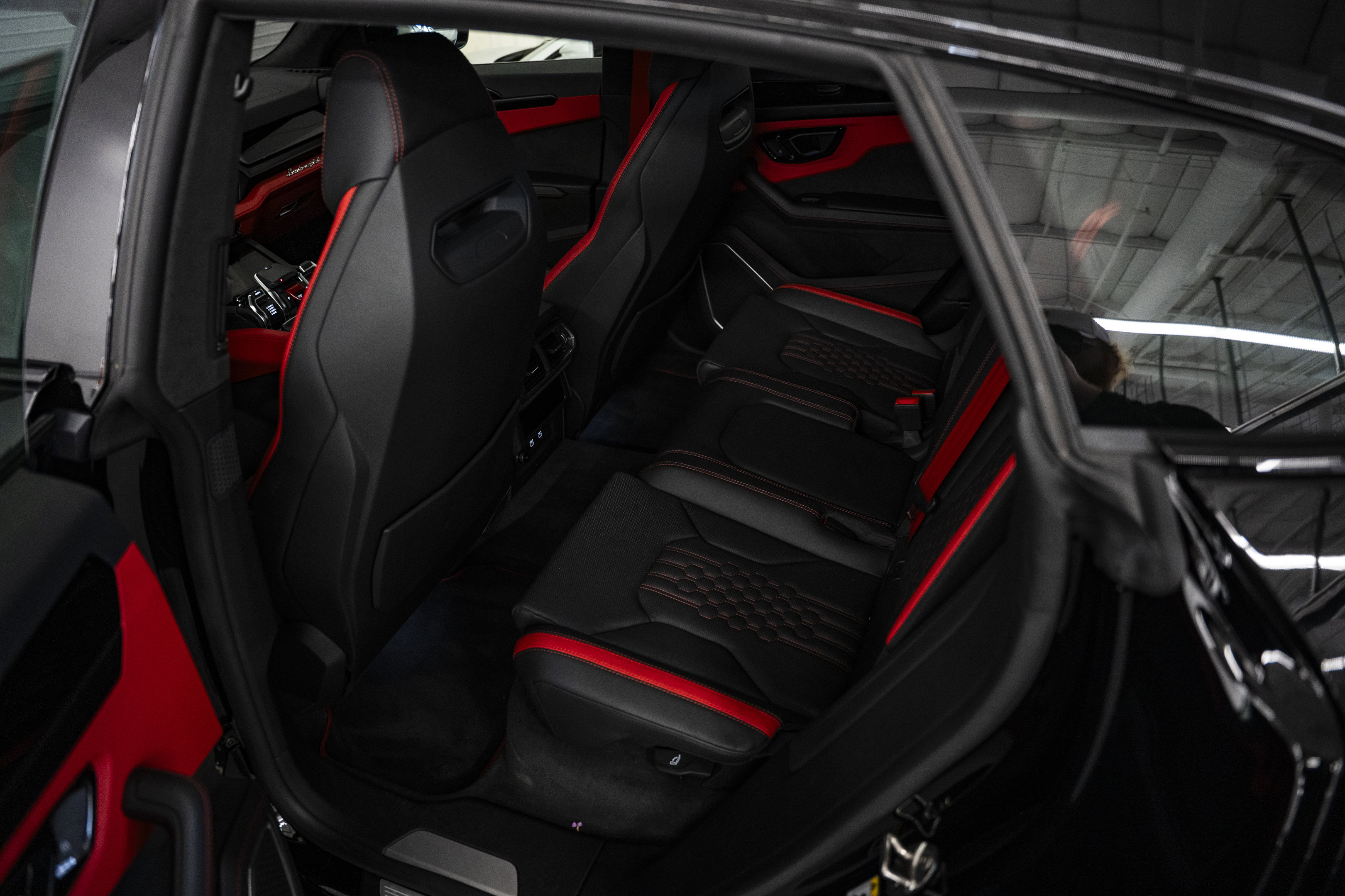 Used 2025 Lamborghini Urus SE AWD/4WD image 29