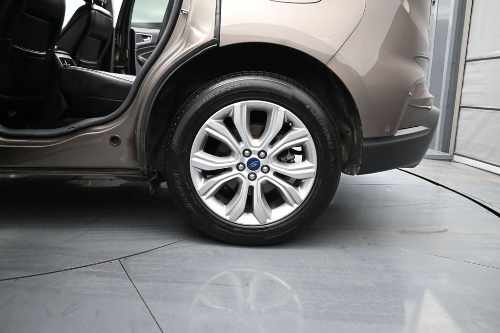 Certified 2019 Ford Edge Titanium w/ Equipment Group 301A FWD image 22