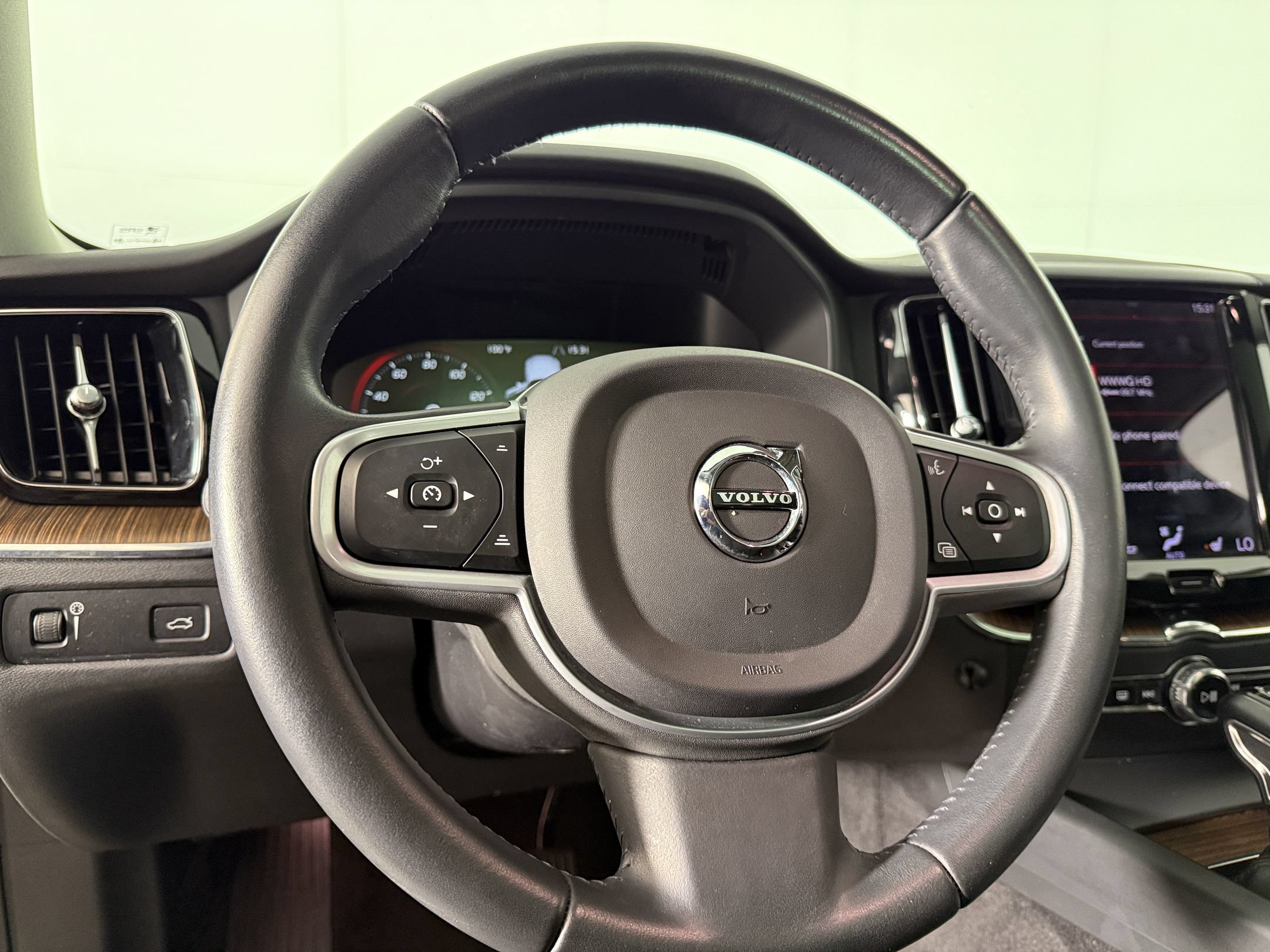 Used 2021 Volvo XC60 T5 Momentum w/ Premium Package AWD/4WD image 11