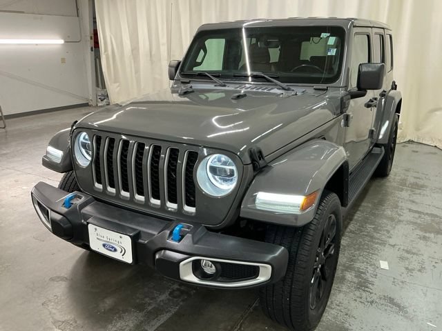 Used 2022 Jeep Wrangler Unlimited Sahara w/ Cold Weather Group AWD/4WD image 10