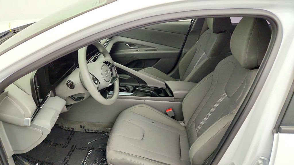 Used 2024 Hyundai Elantra SE FWD image 18