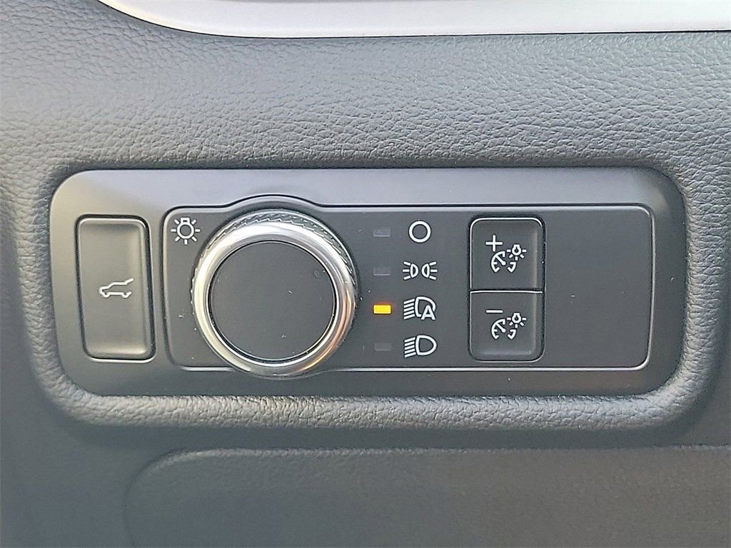 Used 2023 Ford Explorer XLT image 13