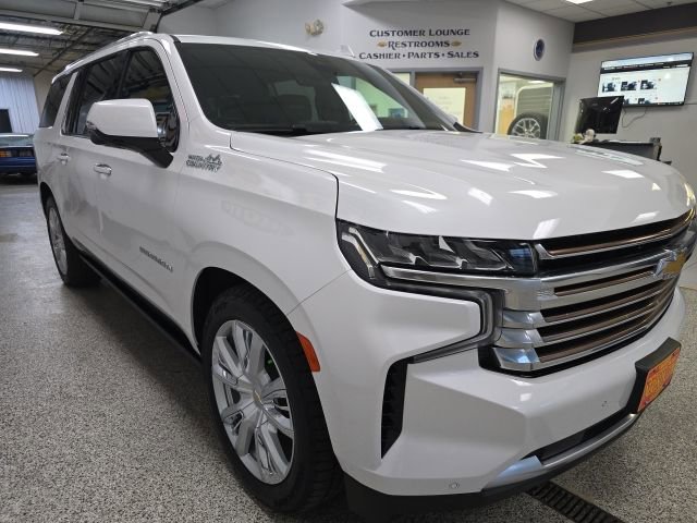 Used 2024 Chevrolet Suburban High Country image 3