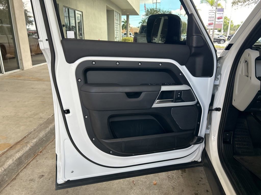 Used 2024 Land Rover Defender 110 S image 42