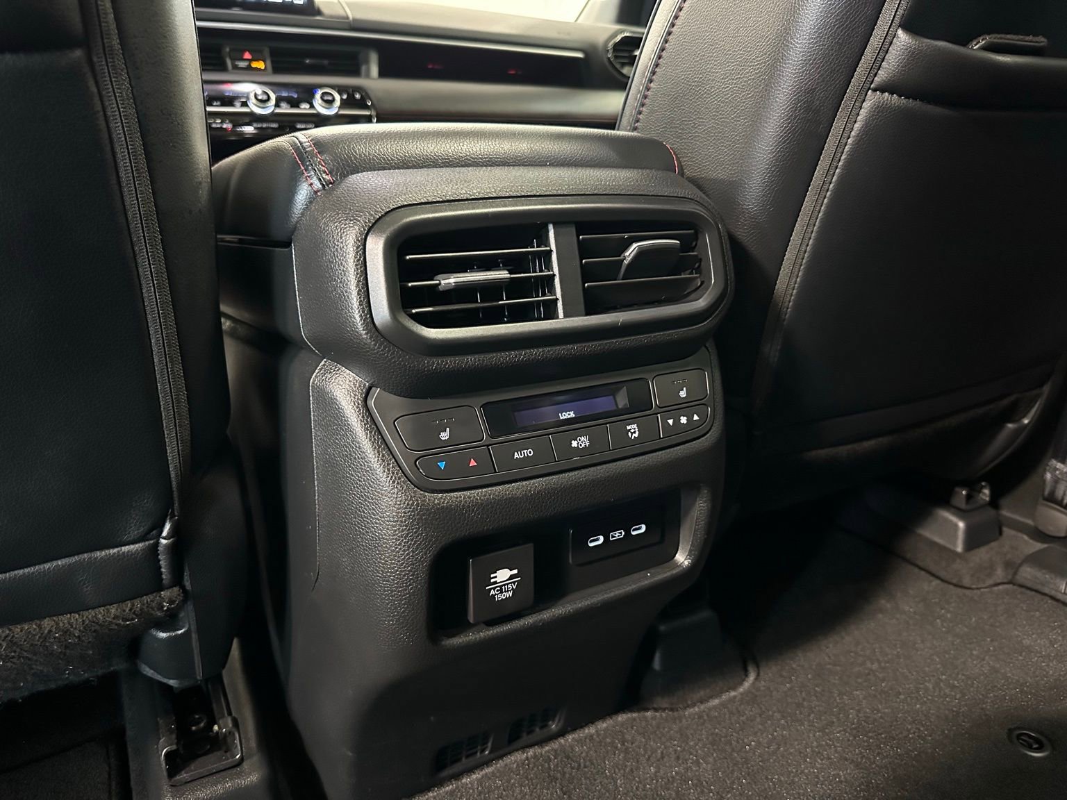 Used 2025 Honda Pilot Black Edition image 42