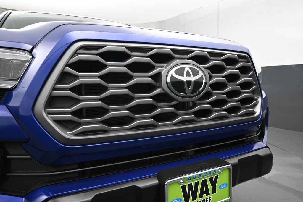 Used 2023 Toyota Tacoma TRD Off-Road w/ Black Out Package (TMS) AWD/4WD image 8