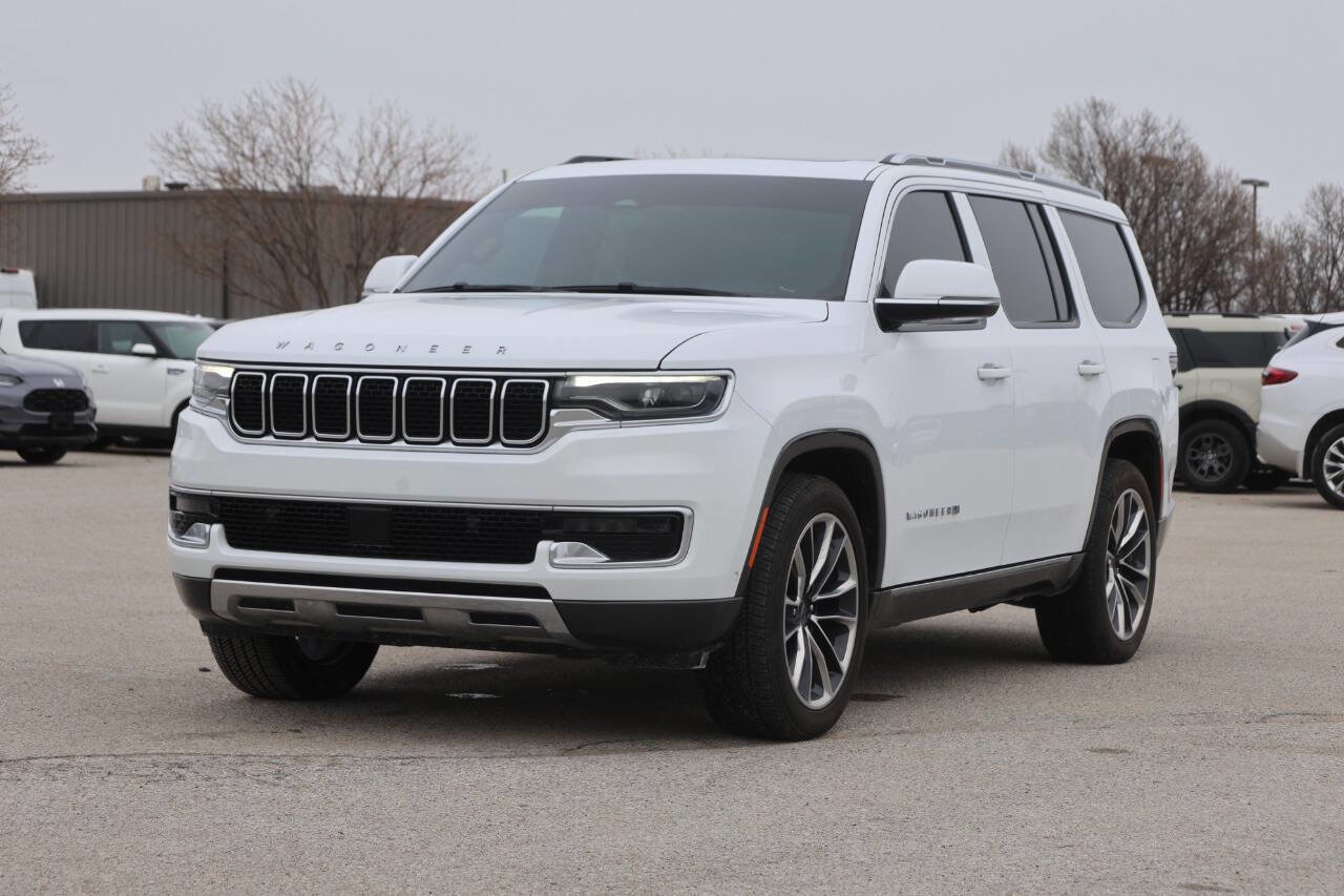 Used 2022 Jeep Wagoneer Series III w/ Premium Group I AWD/4WD image 6