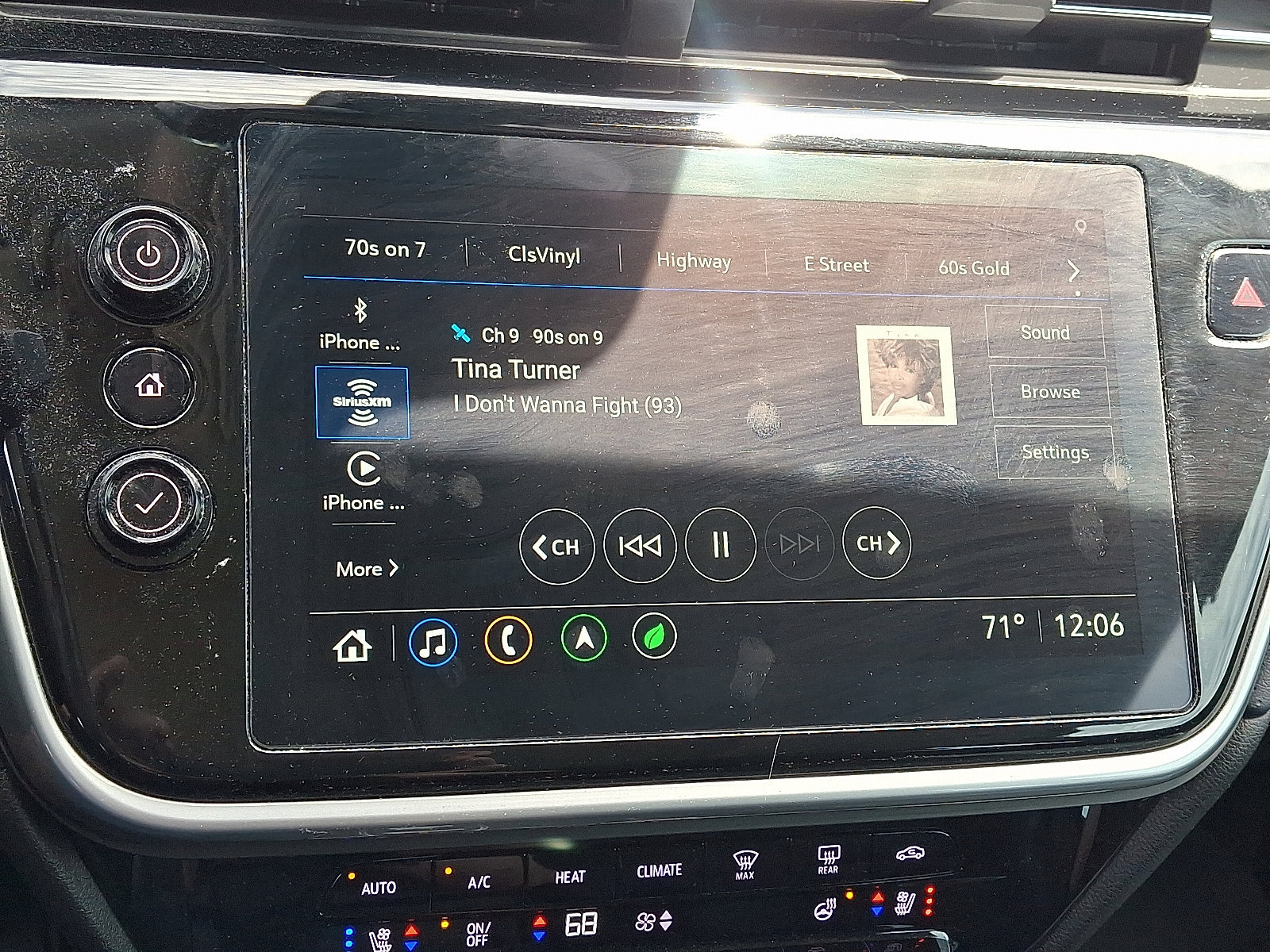 Certified 2023 Chevrolet Bolt EUV Premier w/ Sun & Sound Package FWD image 18