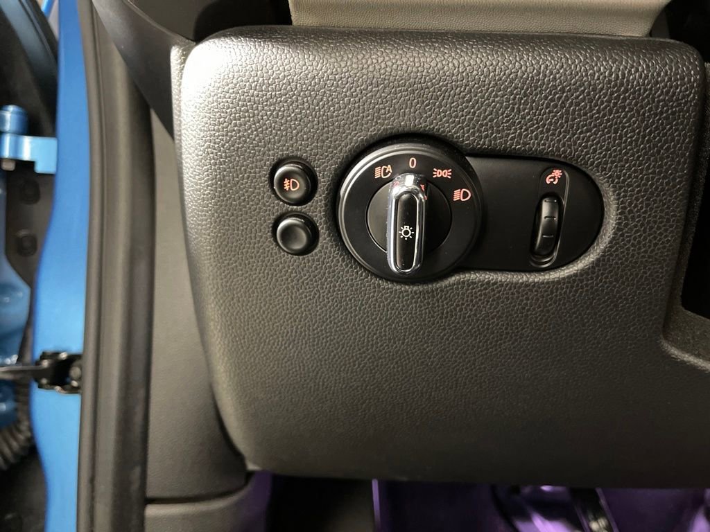 Used 2019 MINI Cooper S w/ Driver Assistance Package image 29