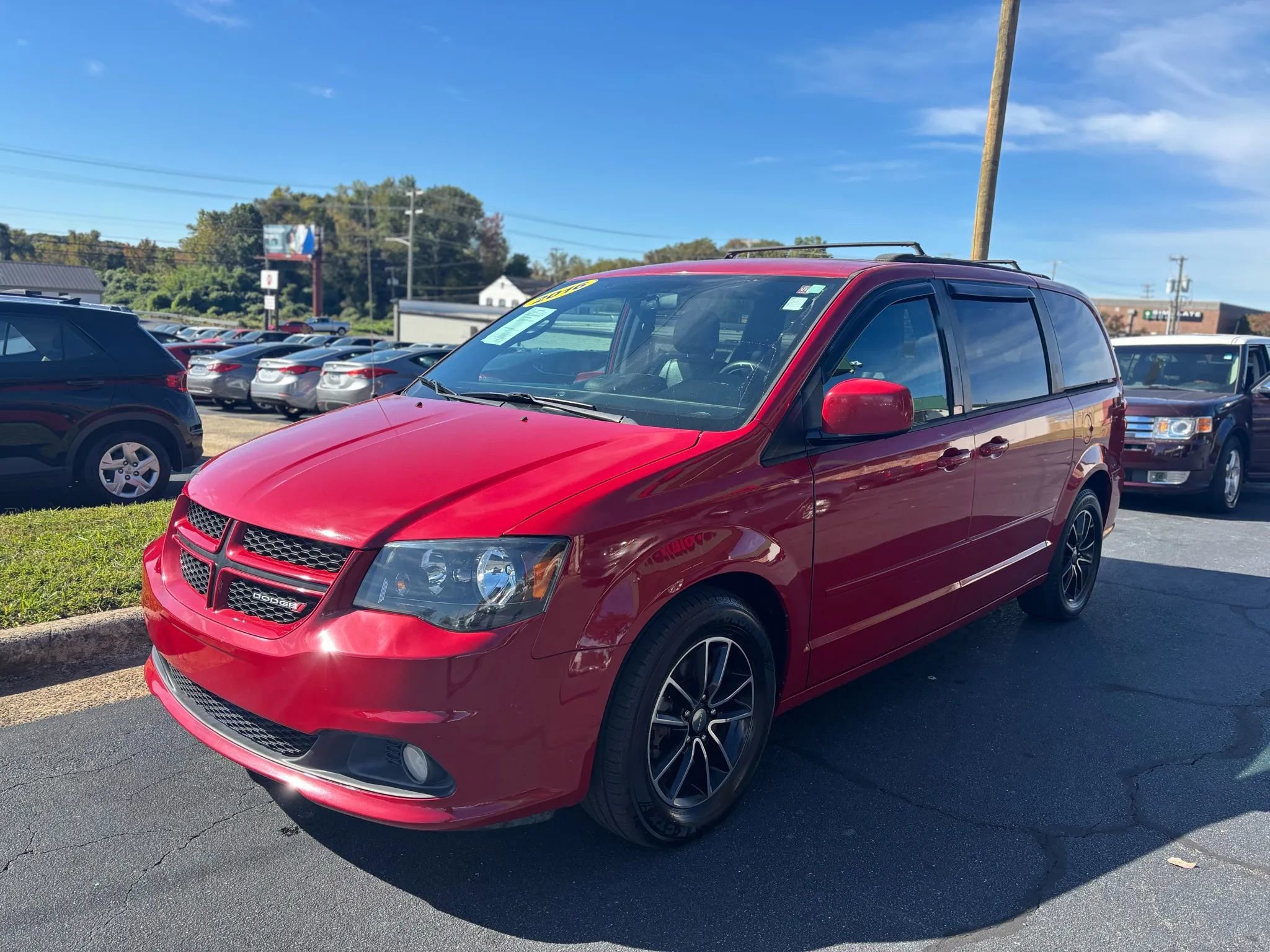 Used 2016 Dodge Grand Caravan R/T image 3