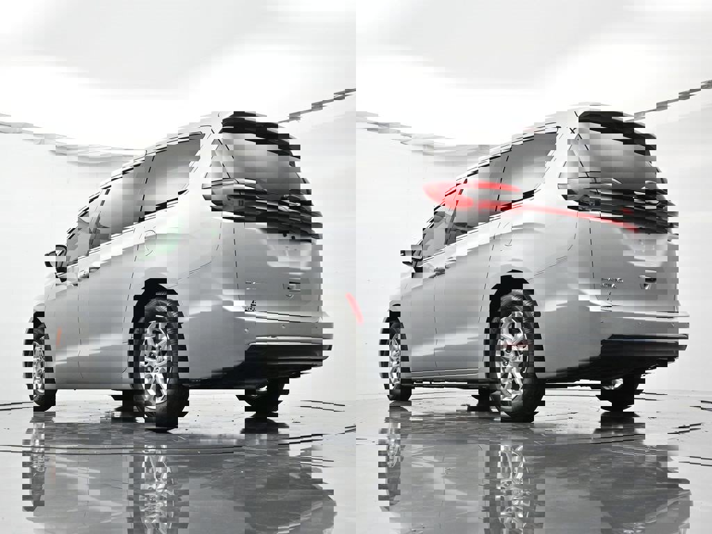 New 2026 Chrysler Pacifica Select image 39