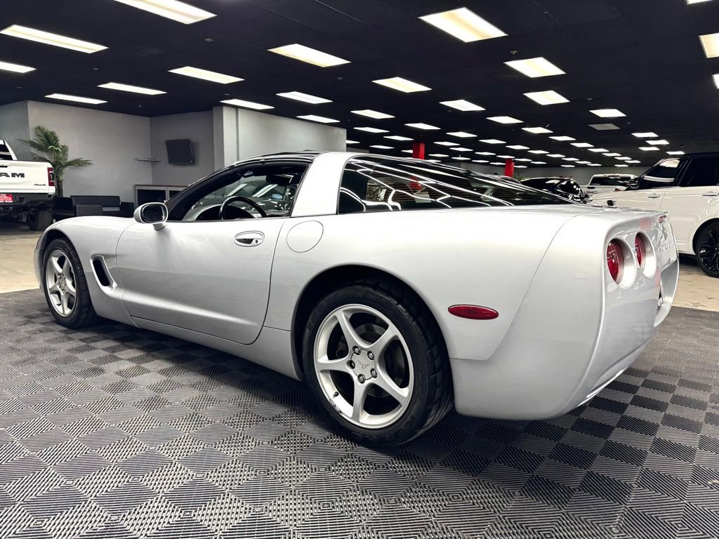 Used 2001 Chevrolet Corvette Coupe w/ Preferred Equipment Group2 image 9