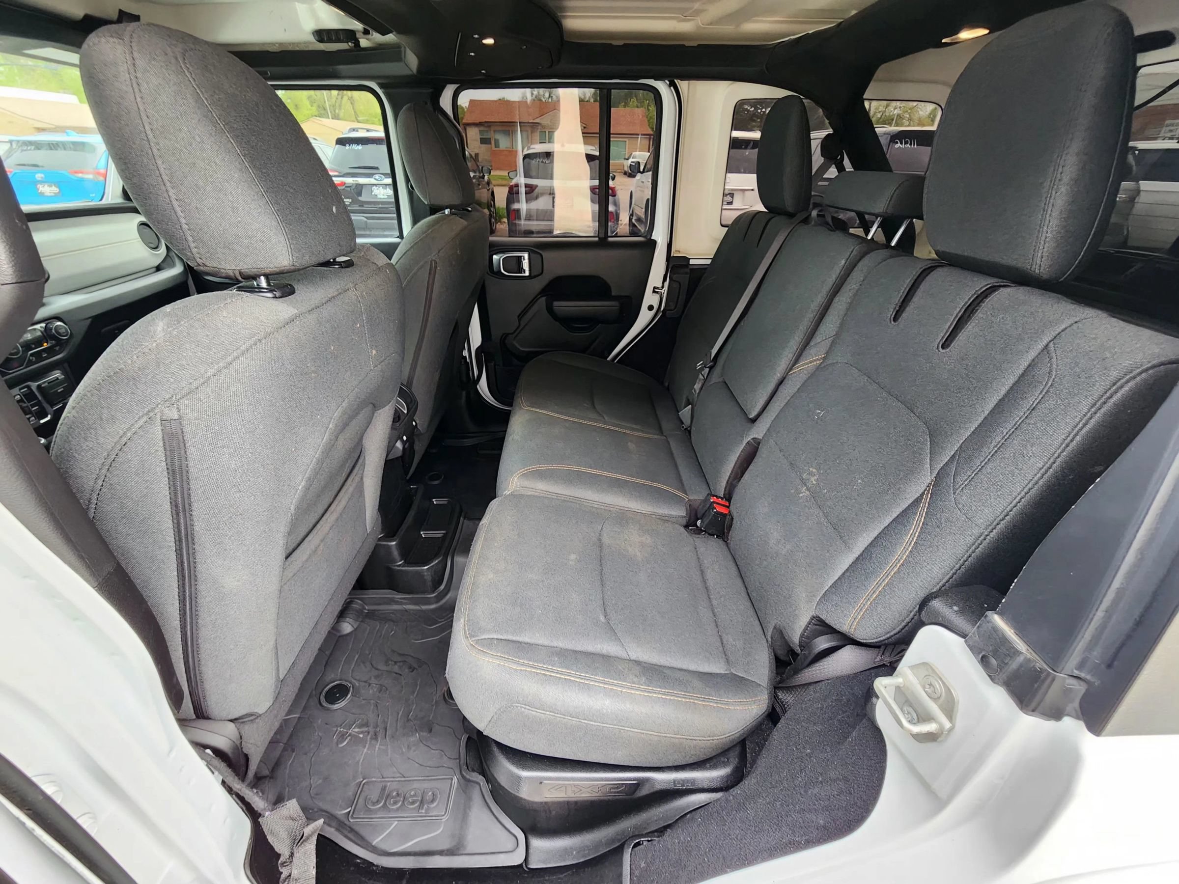 Used 2024 Jeep Wrangler Unlimited w/ Convenience Group AWD/4WD image 19