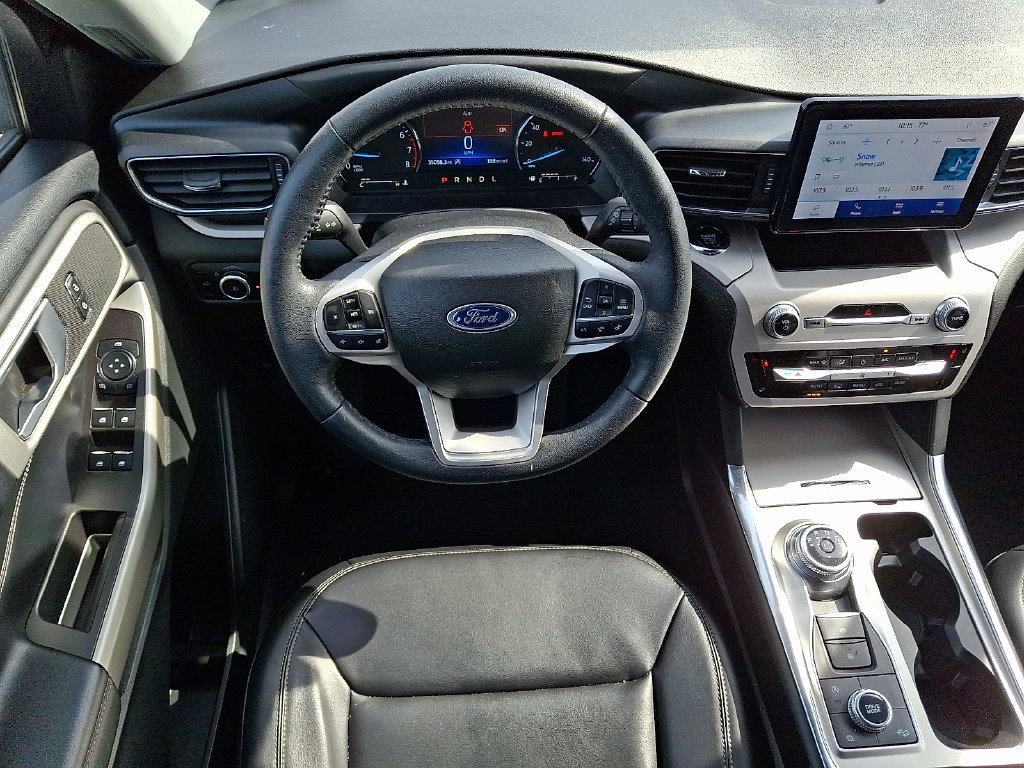 Used 2023 Ford Explorer XLT w/ Equipment Group 202A AWD/4WD image 2