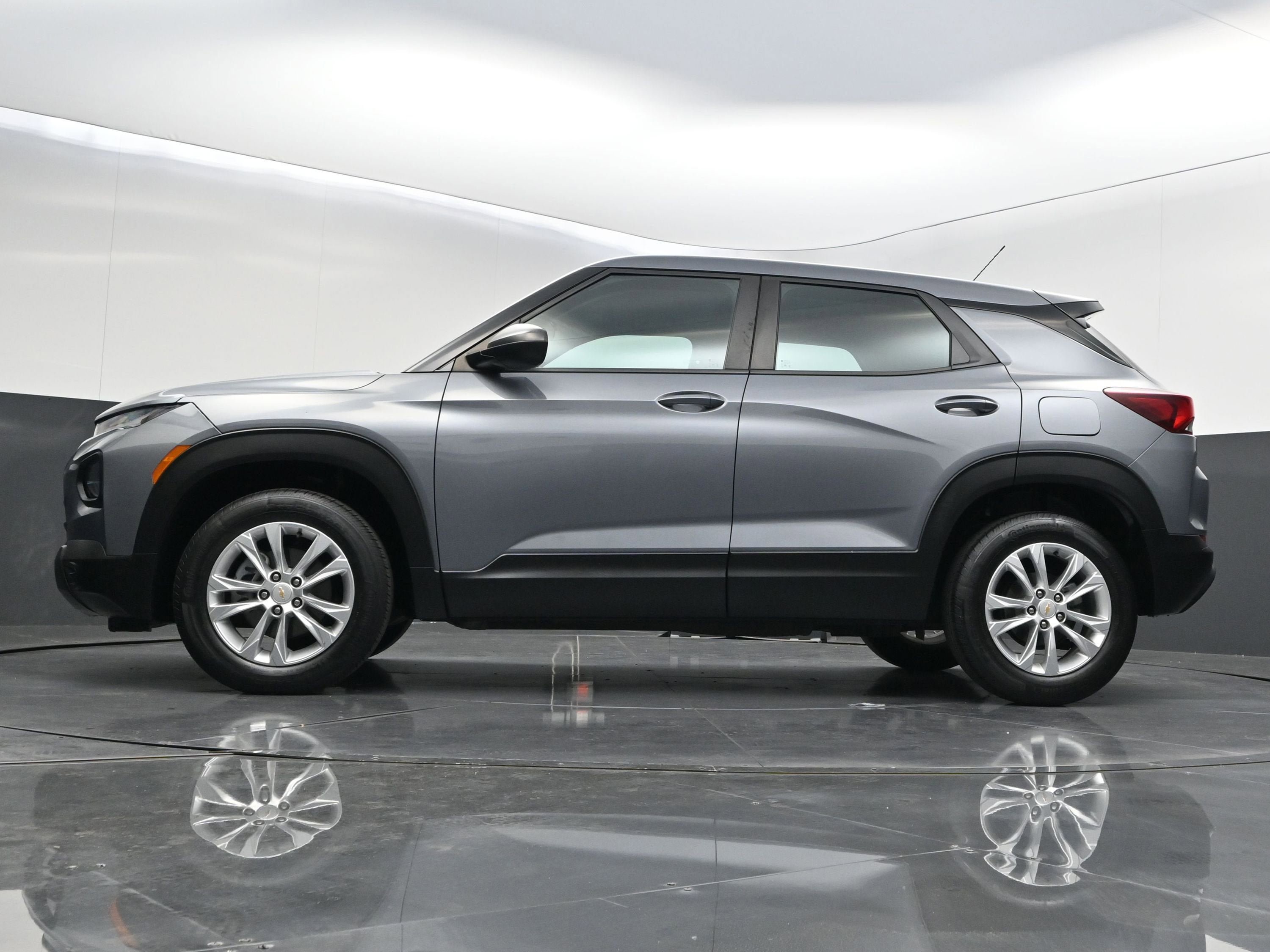 Used 2022 Chevrolet TrailBlazer LS w/ LPO, Blackout Package AWD/4WD image 34