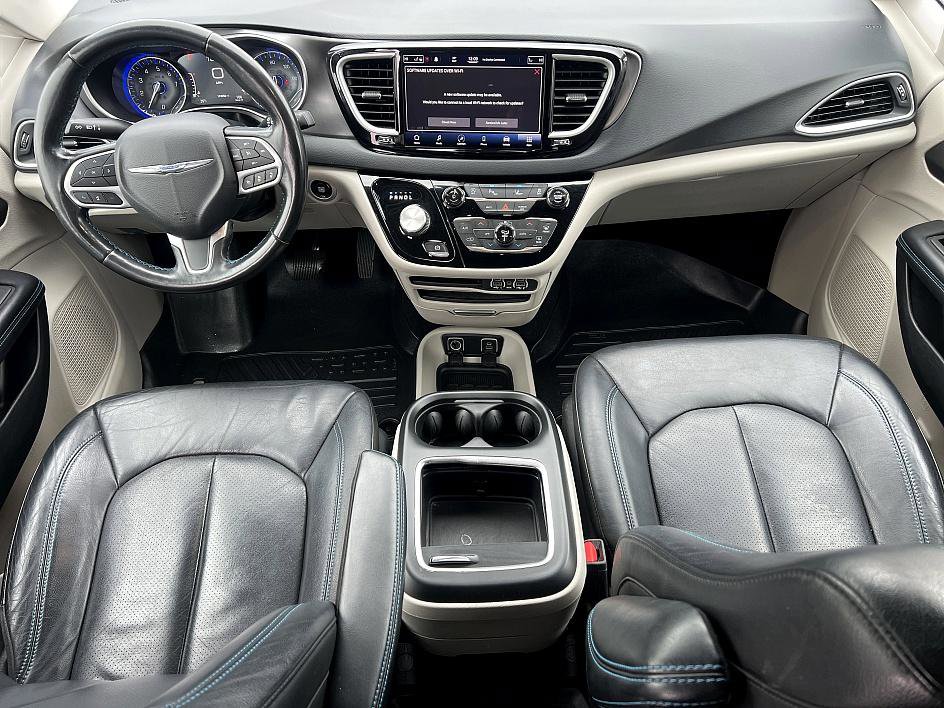 Used 2021 Chrysler Pacifica Touring-L image 17