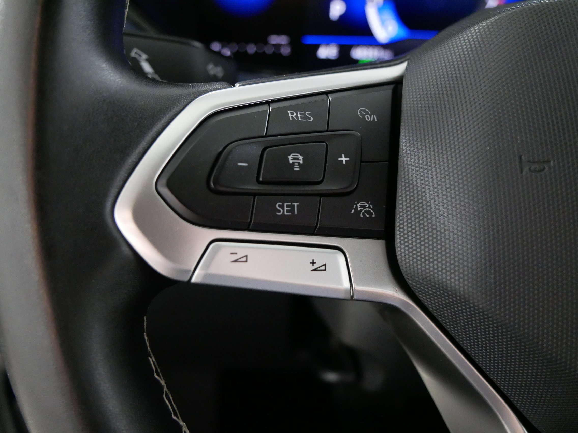 Certified 2023 Volkswagen Taos SE w/ Panoramic Sunroof Package image 27