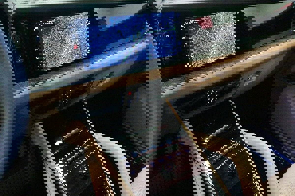 Used 2025 Porsche Cayenne Coupe image 20