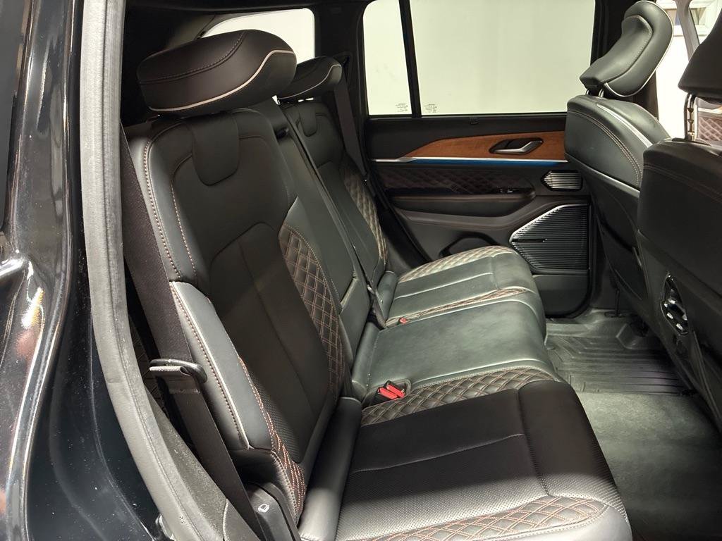 Used 2023 Jeep Grand Cherokee Summit AWD/4WD image 33