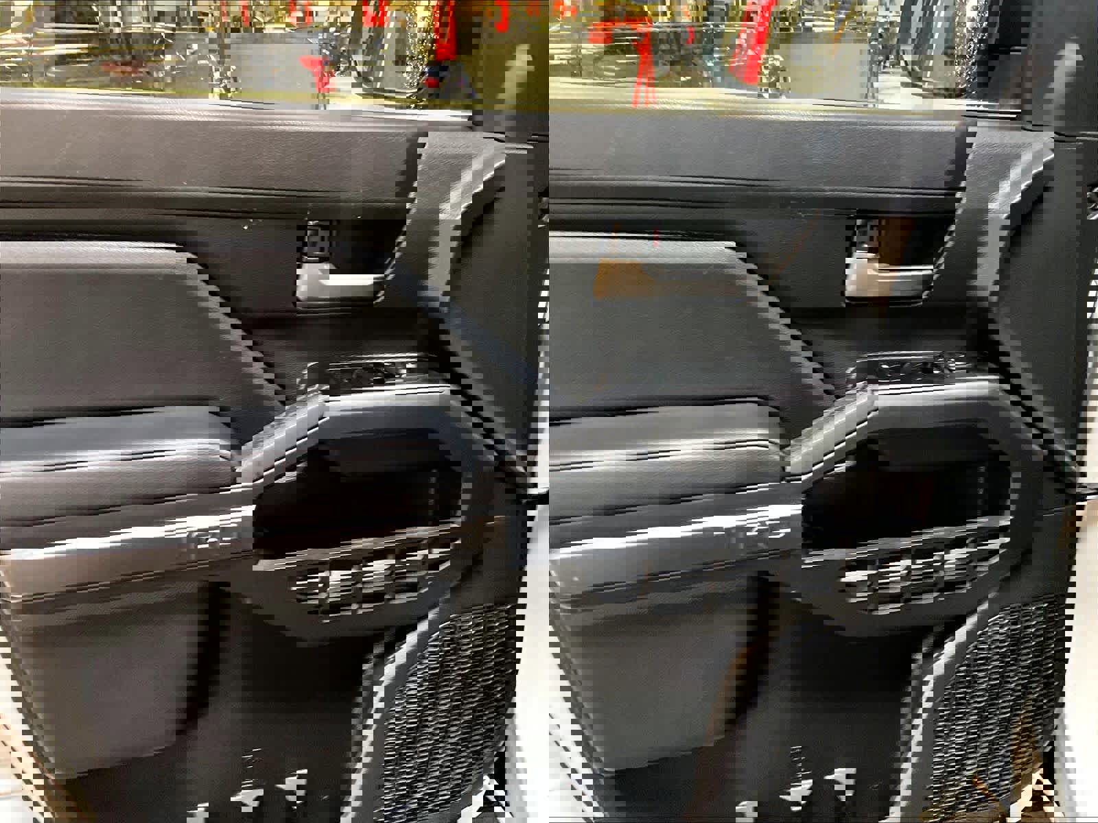 Used 2025 Toyota Tacoma TRD Off-Road image 9