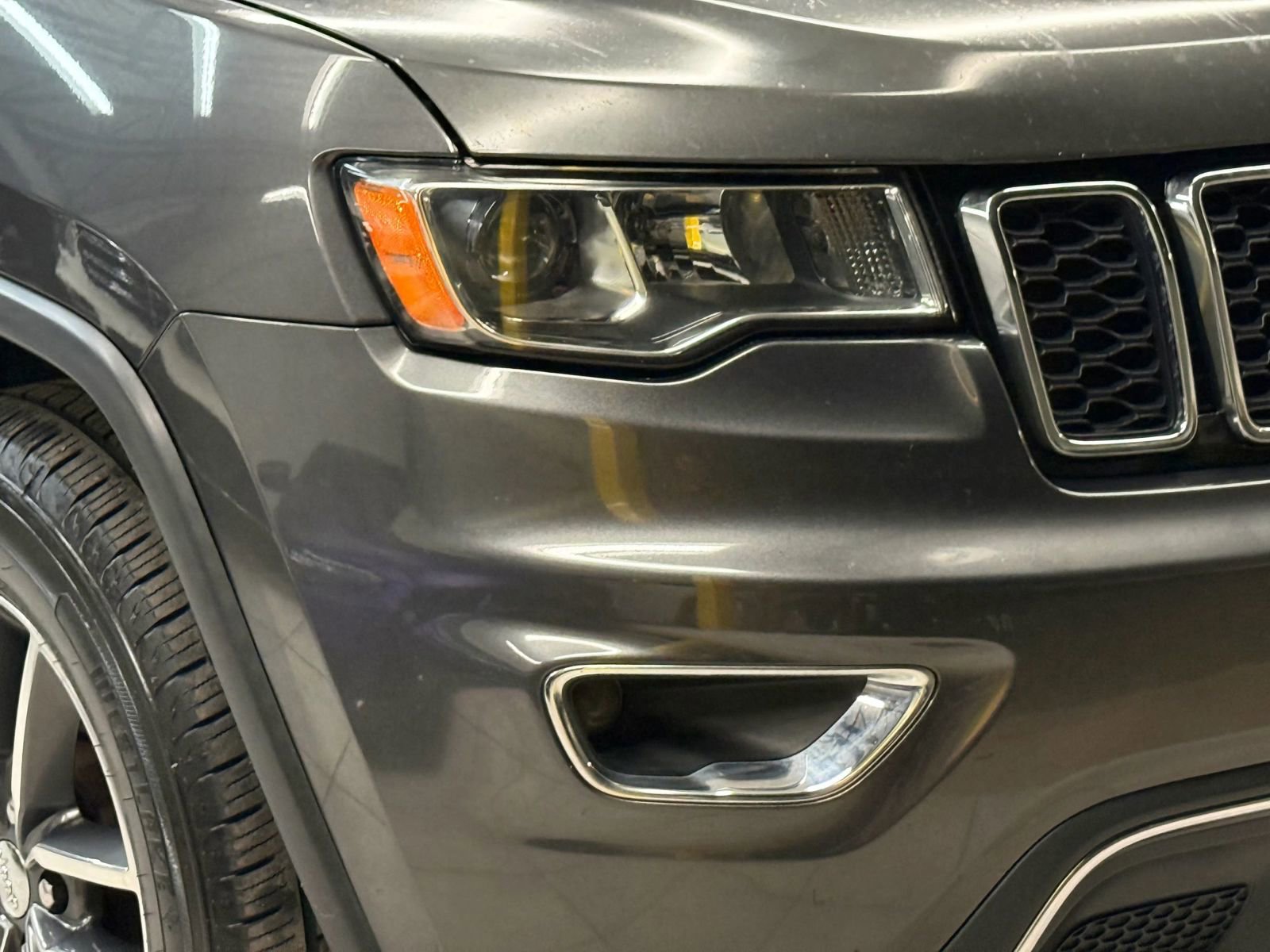 Used 2017 Jeep Grand Cherokee Limited AWD/4WD image 5