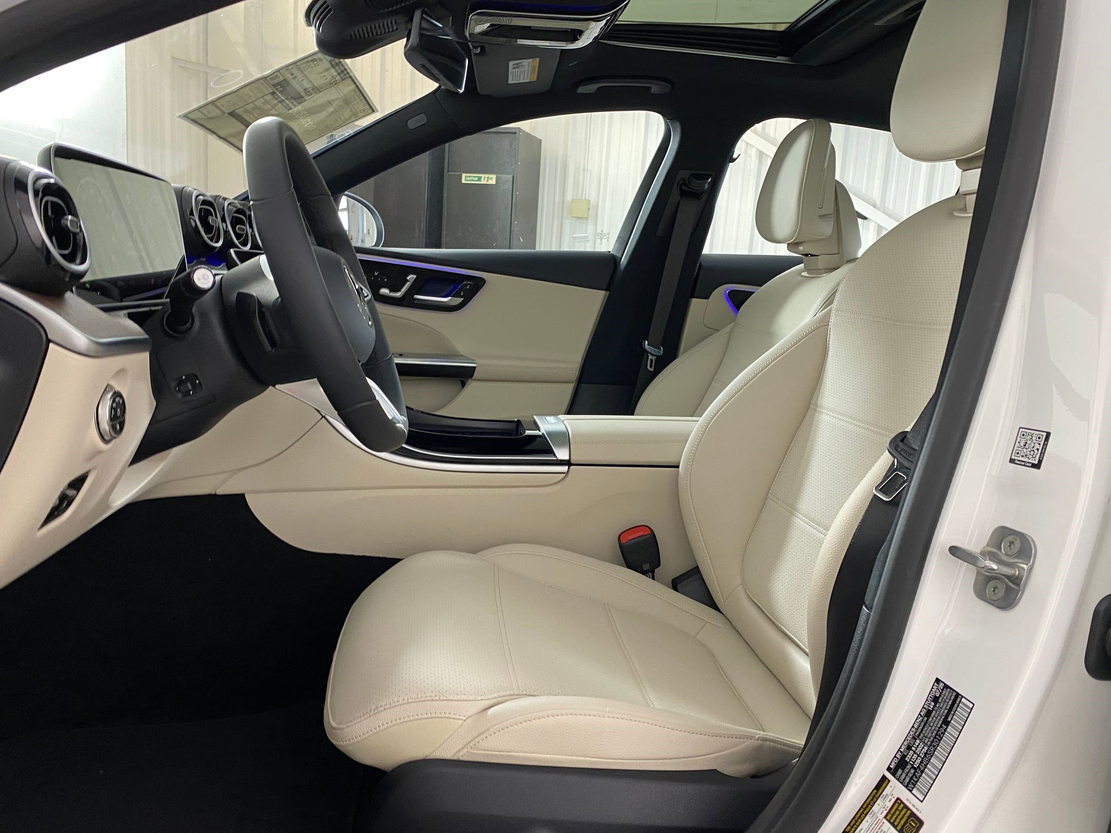 Used 2025 Mercedes-Benz C 300 4MATIC Sedan image 4