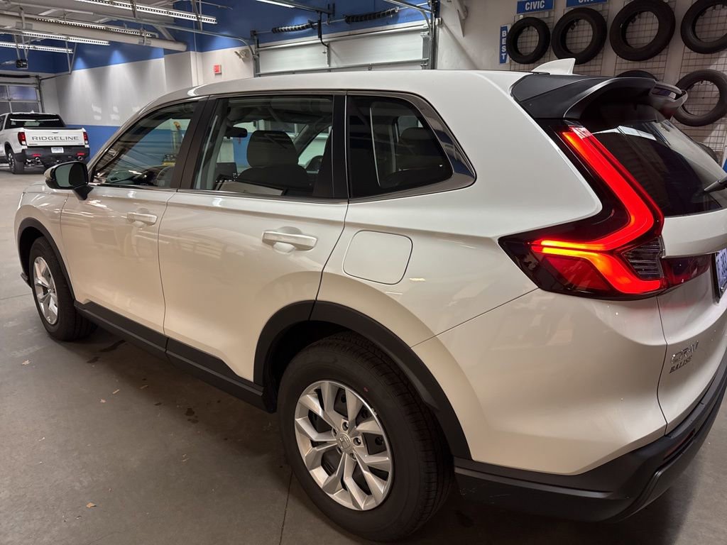 Used 2023 Honda CR-V LX image 3