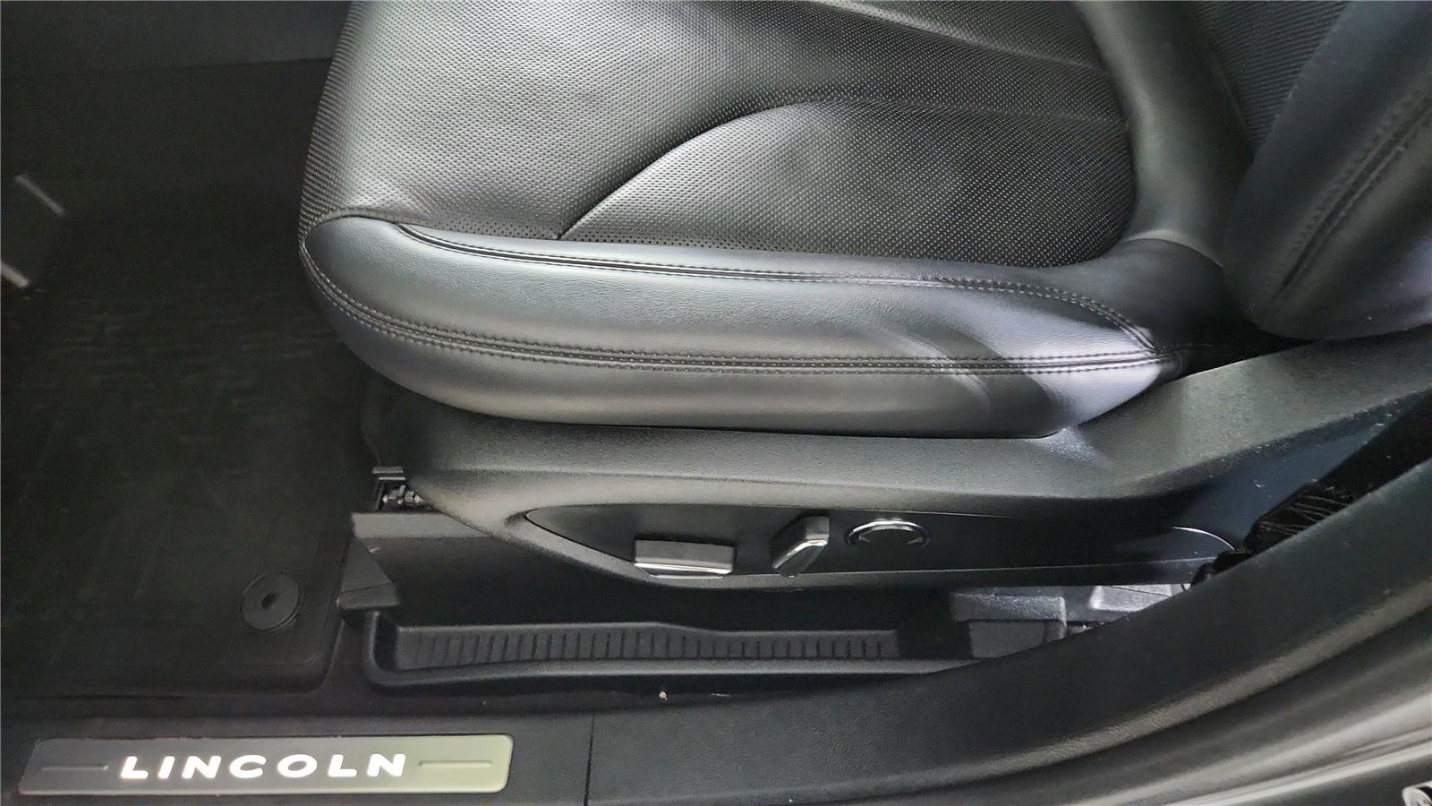 Used 2022 Lincoln Nautilus Reserve w/ Equipment Group 201A image 15