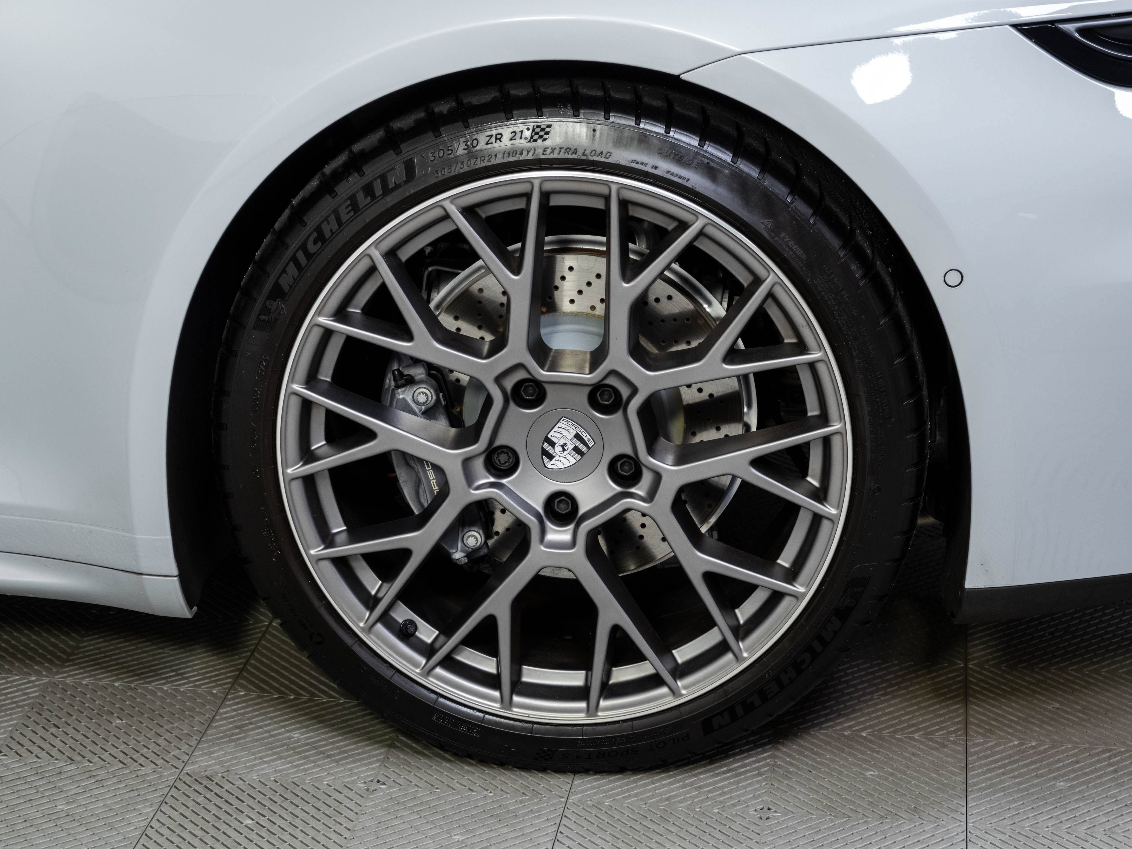 Used 2025 Porsche 911 Carrera w/ Premium Package RWD image 31