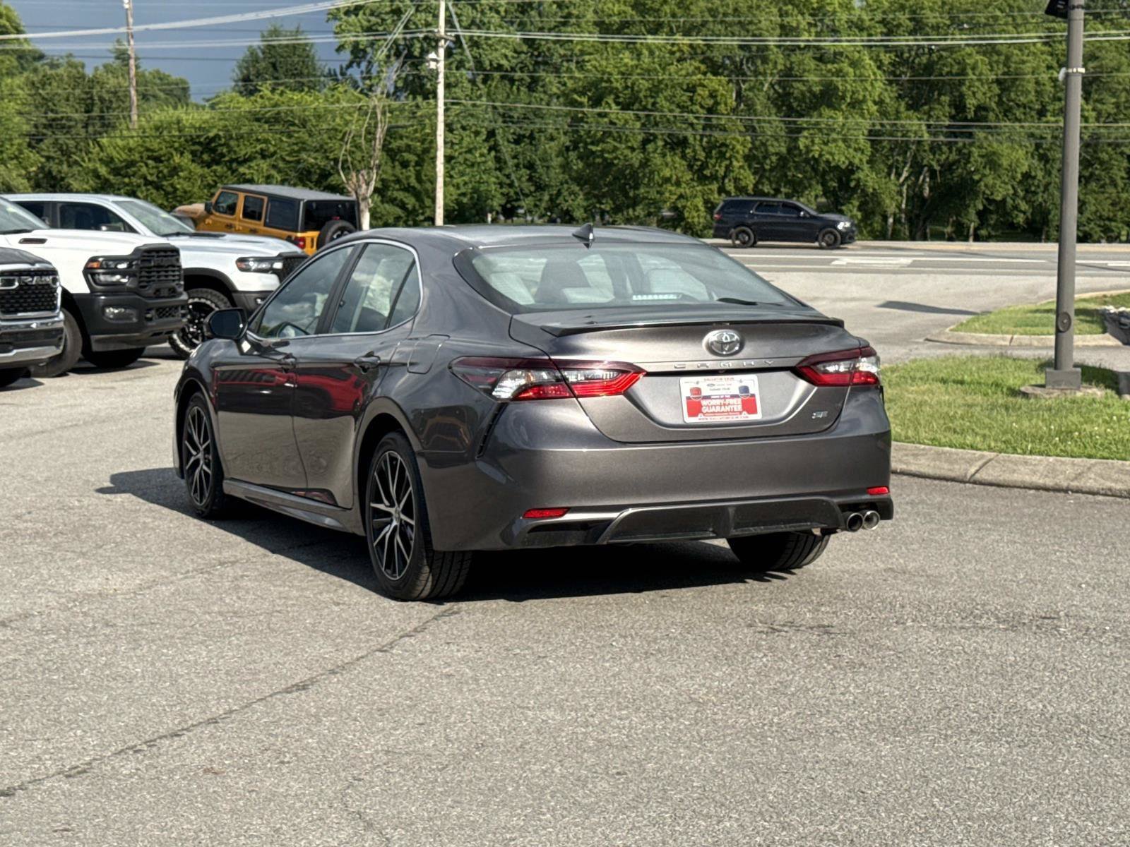 Used 2024 Toyota Camry SE FWD image 7