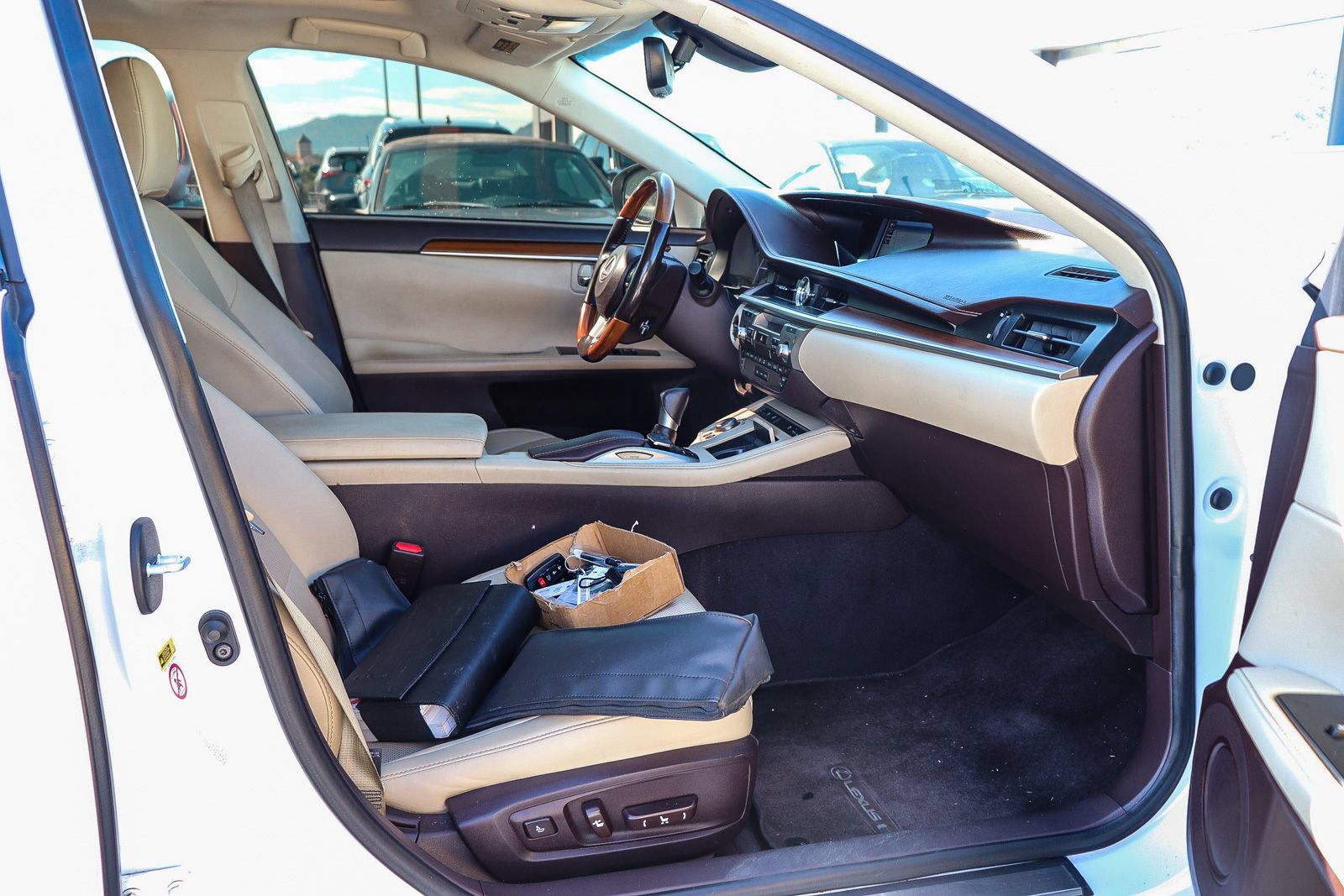 Used 2018 Lexus ES 300h w/ Navigation Package FWD image 25