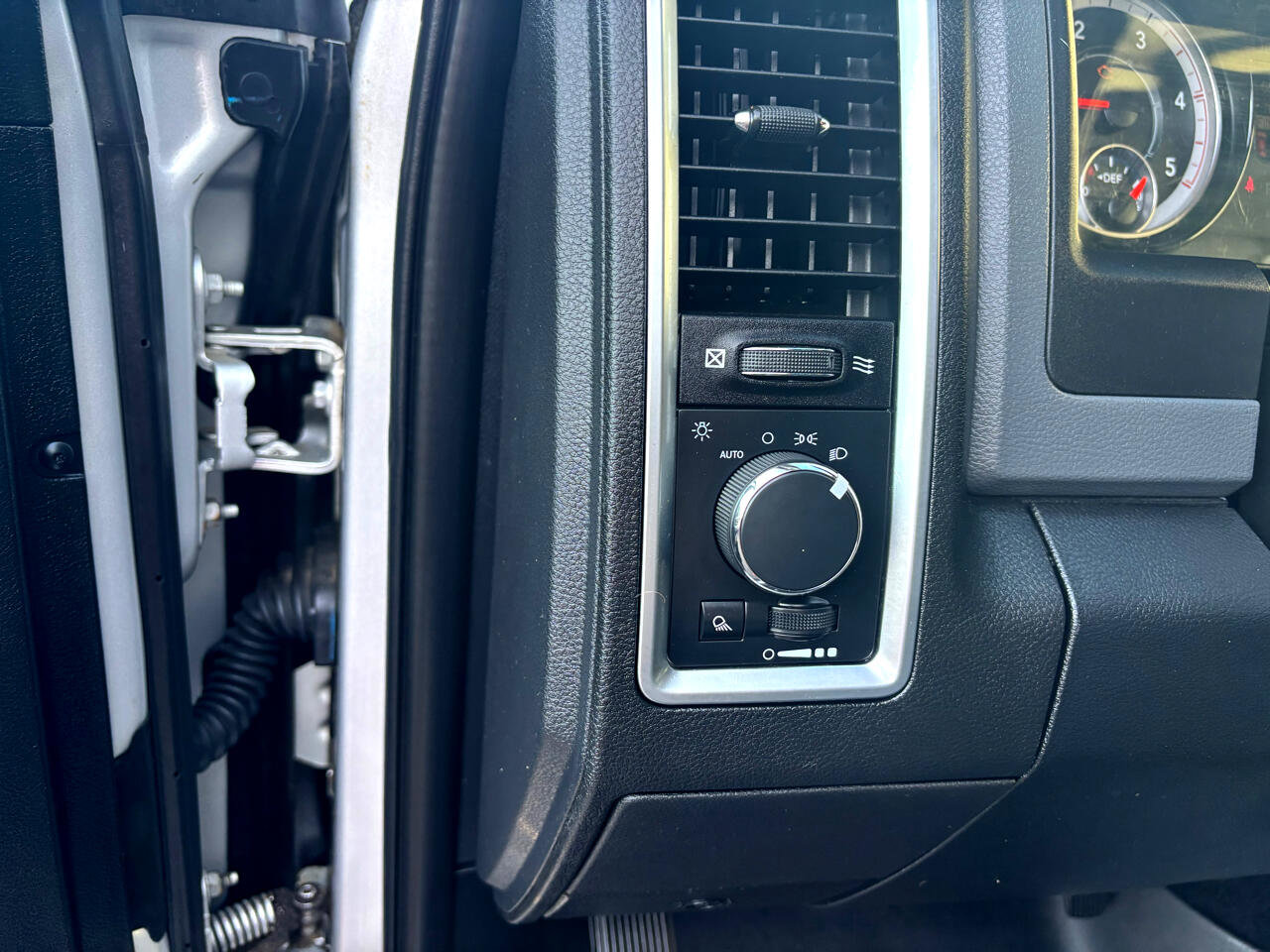 Used 2017 RAM 2500 SLT image 15