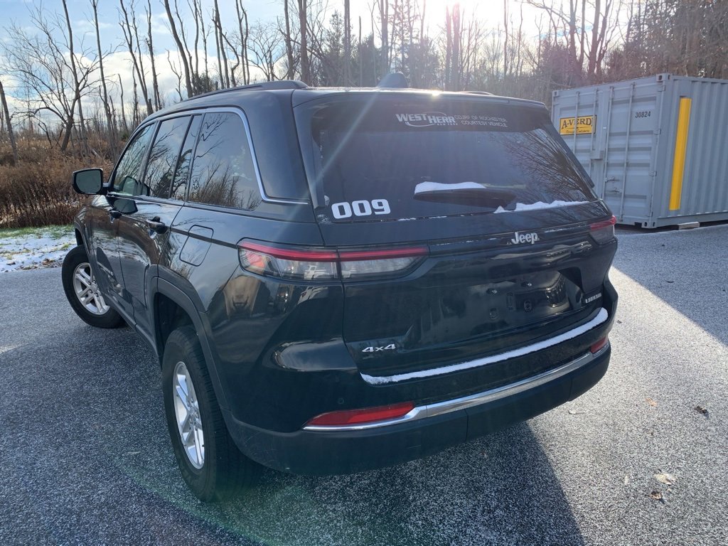 Used 2025 Jeep Grand Cherokee Laredo w/ Luxury Tech Group I image 3