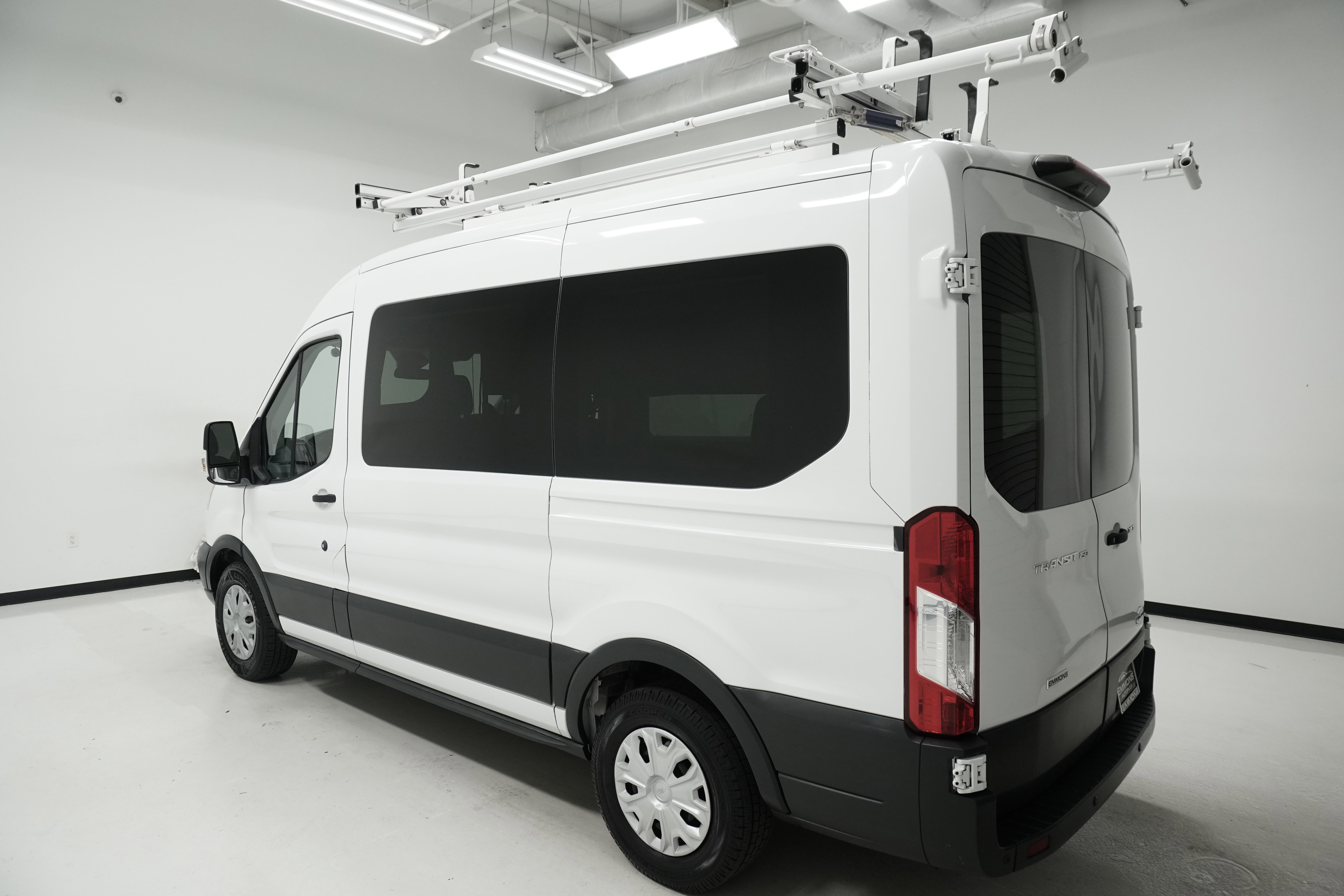 Used 2018 Ford Transit 150 XLT RWD image 4