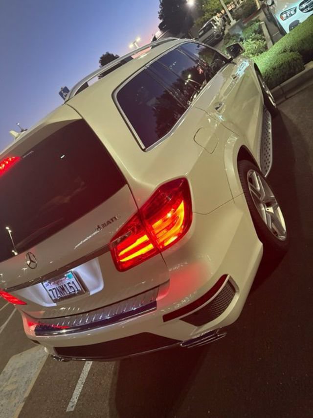 Used 2015 Mercedes-Benz GL 550 4MATIC image 2