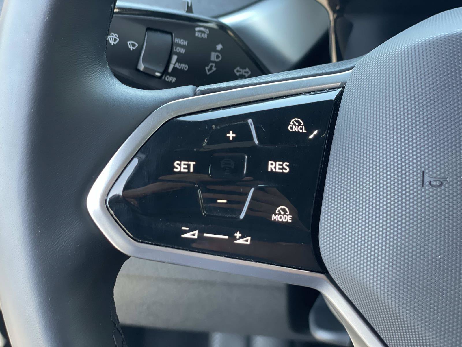 Certified 2025 Volkswagen ID. Buzz Pro S RWD image 9