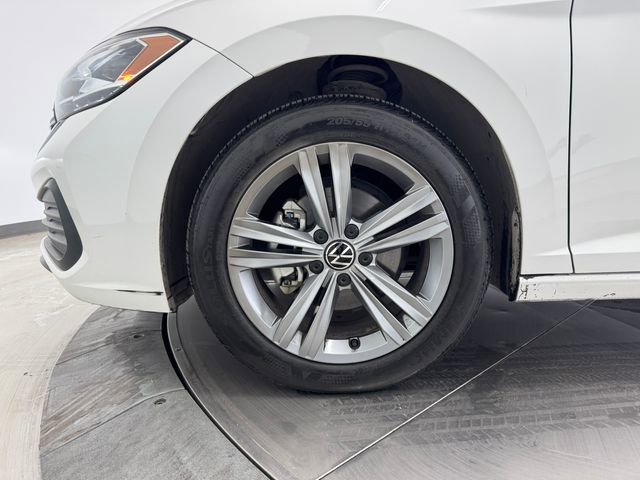 Used 2024 Volkswagen Jetta SE image 9
