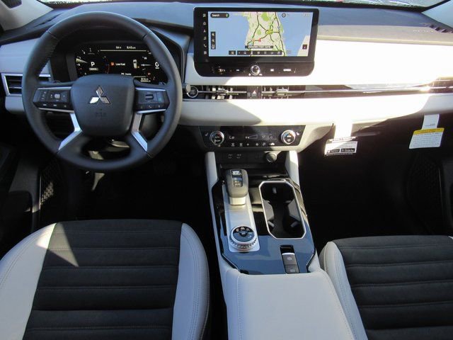 New 2025 Mitsubishi Outlander SE image 9