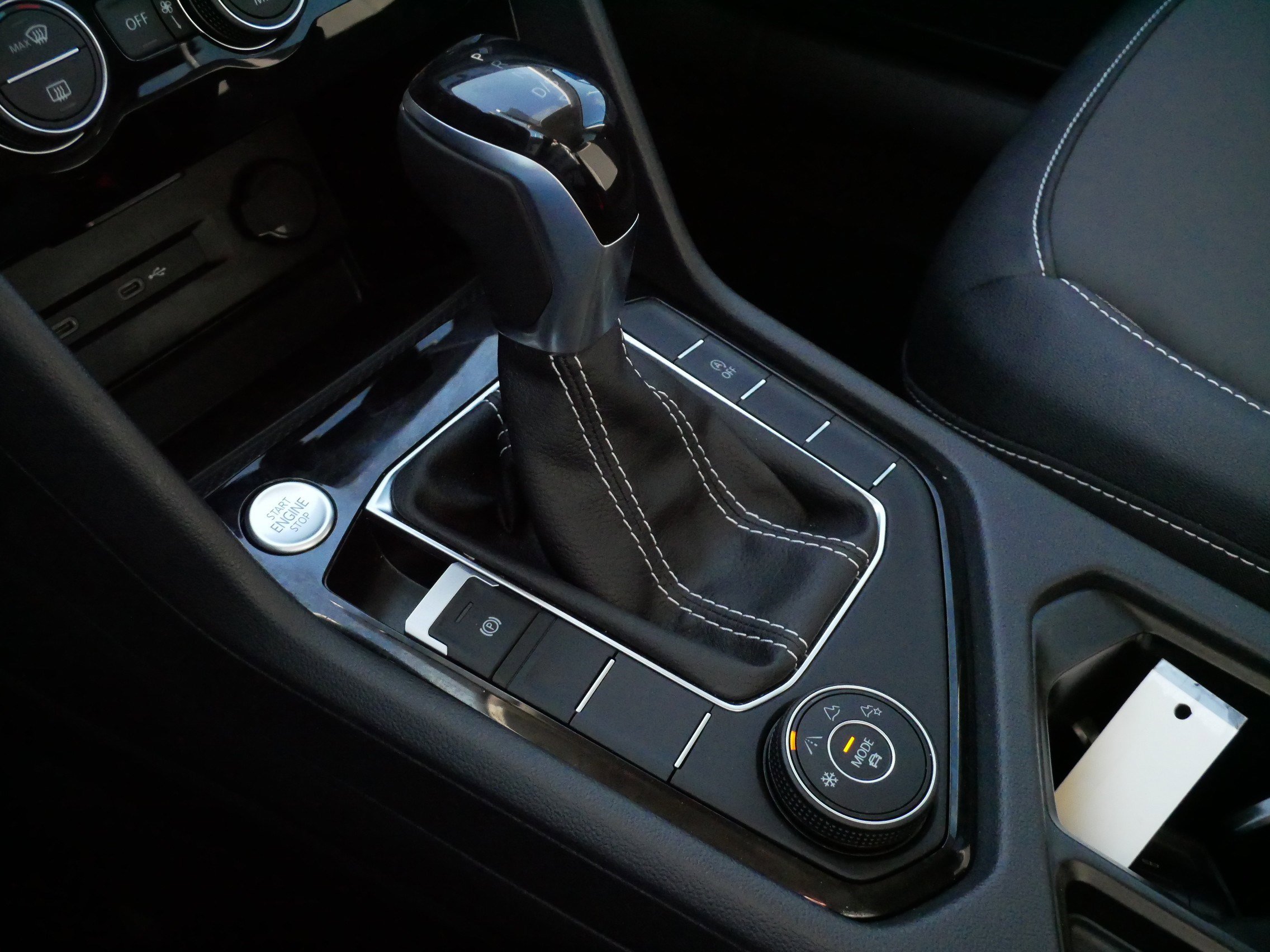 Certified 2024 Volkswagen Taos SE image 24