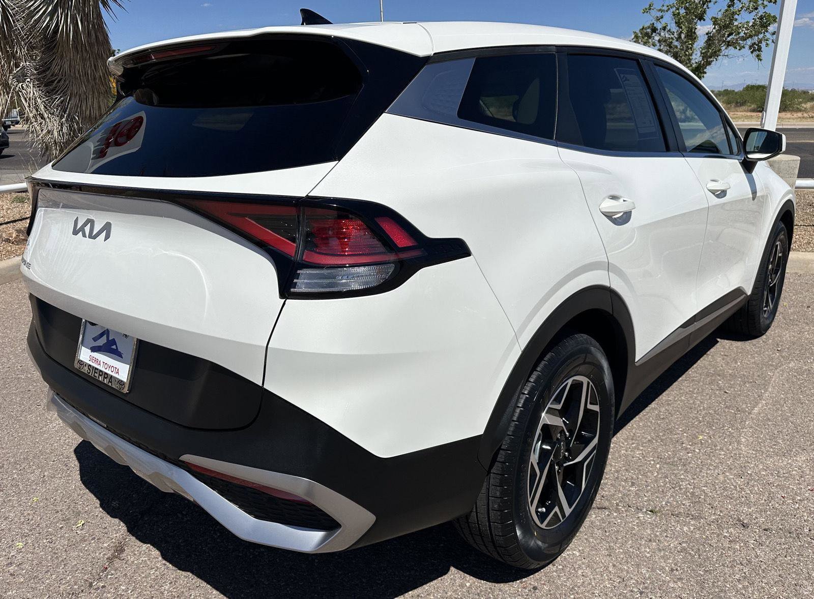 Used 2025 Kia Sportage LX FWD image 12