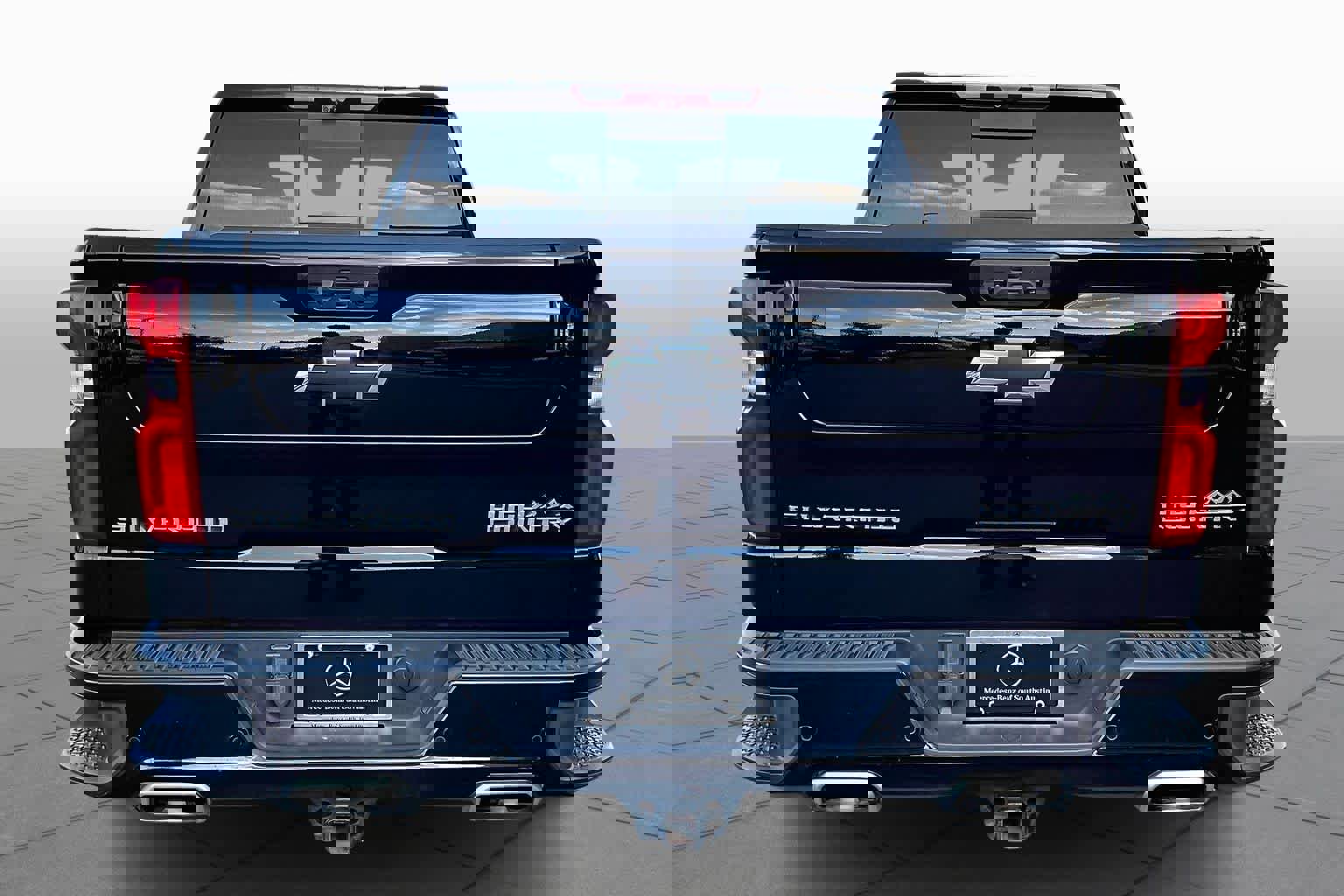 Used 2024 Chevrolet Silverado 1500 High Country w/ High Country Premium Package image 5