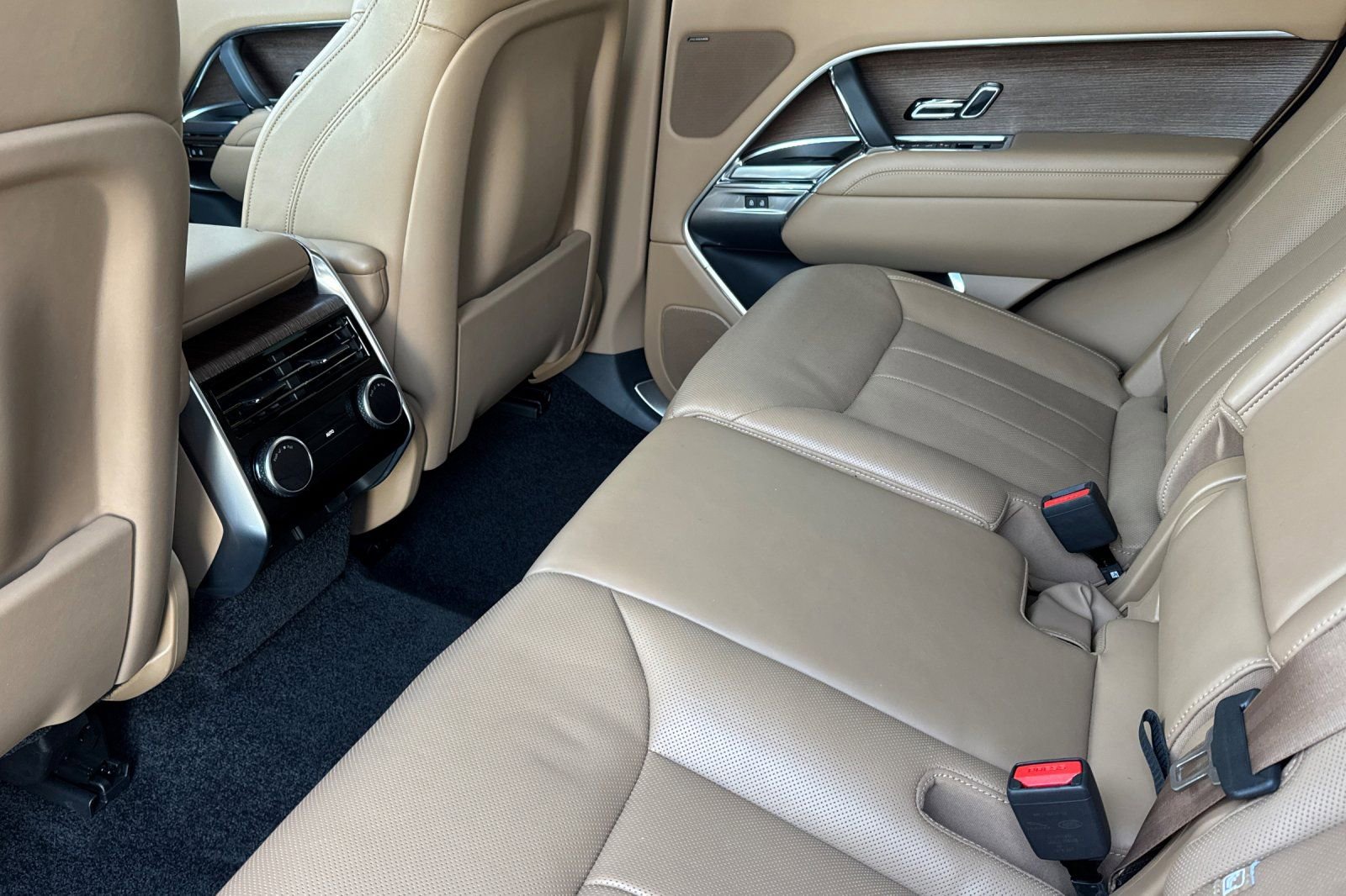 Used 2023 Land Rover Range Rover SE image 12