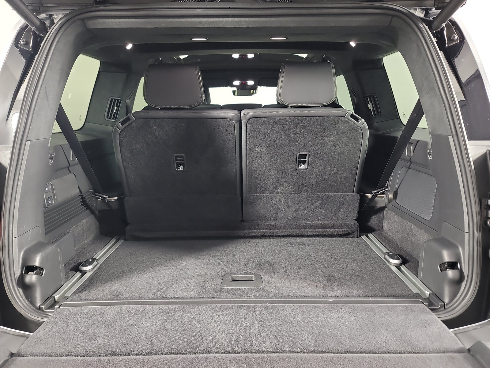 Used 2024 Rivian R1S Adventure AWD/4WD image 15